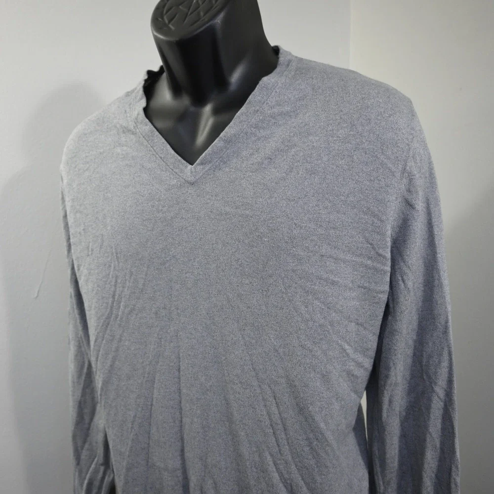 Banana Republic V-Neck Luxury Blend Sweater Mens L Gray Silk Cotton Cashmere